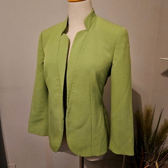 Beautiful Mid sleeve, Green Blazer 💚 - Picture 1 of 5